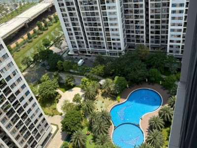 Căn hộ 2PN+ (69m²) tại S5.02 Vinhomes Grand Park, tầng 24, hướng Đông Nam view hồ bơi, sổ hồng sẵn. Giá chỉ 2.9 tỷ